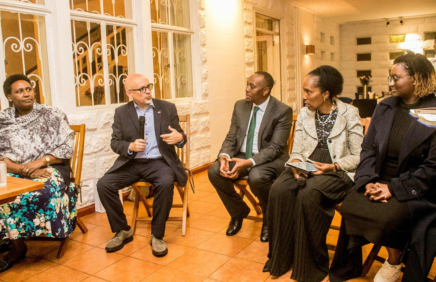  Conversation, Person, Adult, Male, Man, Female, Woman, Clothing, Footwear, Shoe, Formal Wear, Suit, Interview, Coat, Face, Head, Groupshot, Jacques Audiard