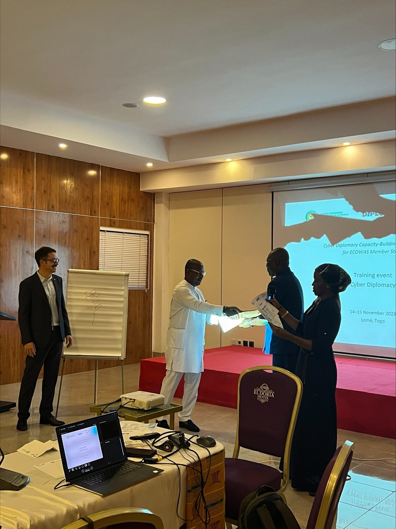  Crowd, Person, Adult, Female, Woman, Clothing, Footwear, Shoe, Glove, Male, Man, Audience, Computer, Electronics, Laptop, Pc, Speech, Accessories, Glasses, Computer Hardware, Hardware, Monitor, Screen, Chair, Furniture